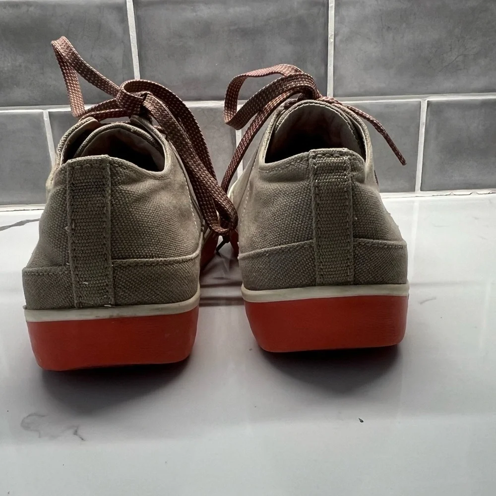 Fitflop Sneakers Tan Canvas with Red soles and Red/white stripe Laces size 7